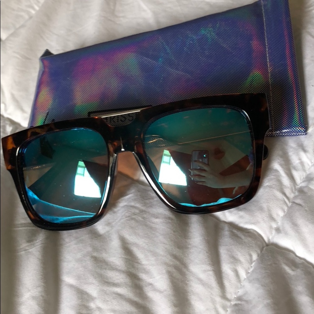 Quay Australia Chrisspy Sunnies